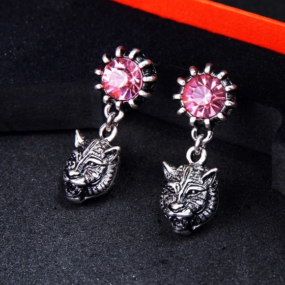 Jewelry - Angry cat face earrings